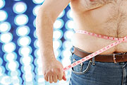 Faible taux de testostérone favorise l'obésité abdominale chez les hommes vieillissants